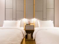 全季酒店(上海长寿路地铁站店) - 高级双床房
