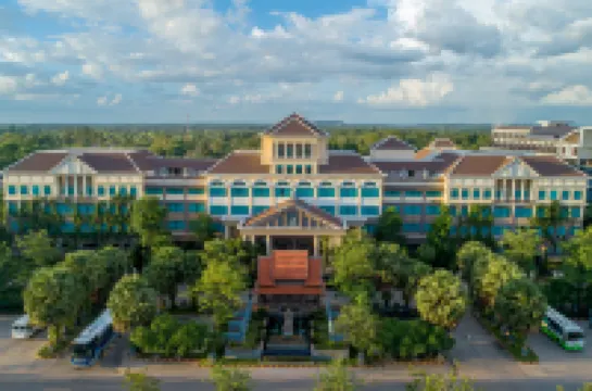 Pacific Hotel & Spa Hotel dekat Cambodian Cultural Village