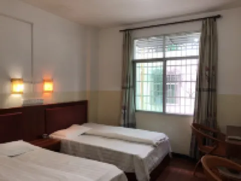 Dingnan Huali Business Hotel