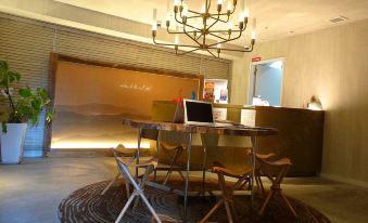 The Wall Hotel - Housity
