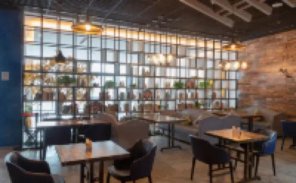 Weilan Xinshe Hotel (Shilaoren Beach Miaoling Road Subway Station)