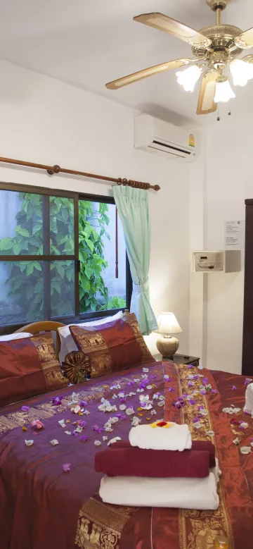 ห้องดีลักซ์ เตียงใหญ่ 1 เตียง