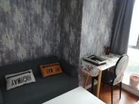 上海闲窝自由主义峰峰公寓 - 舒适一室大床房