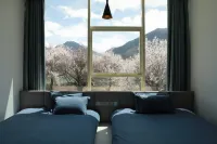 Glass Cube Villa Hotel di Mainling