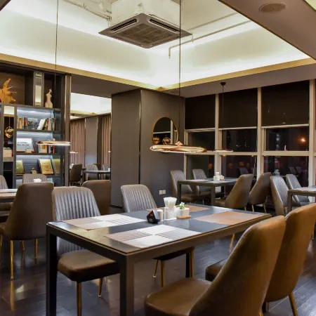 Holz Hotel(Near Liaoning Provincial Museum The Forbidden City, Marshal Zhang's Mansion andAirport)👍