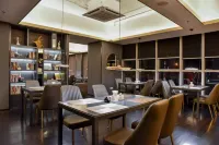 Holz Hotel (Shenyang International Exhibition Center New South Railway Station)
