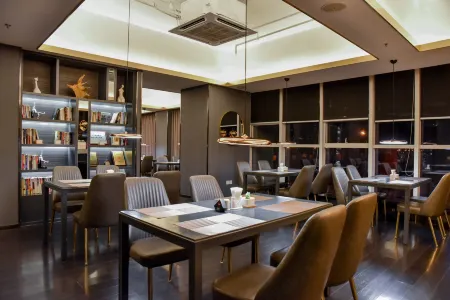 Holz Hotel (Shenyang International Exhibition Center New South Railway Station) Отели рядом со станцией Shenyang South Railway Station