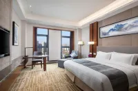 Wyndham Ramada Hotel (Wuhan Hanyang Railway Station, China International Expo Center Branch) Hotels near Wuhan Technology and Business University