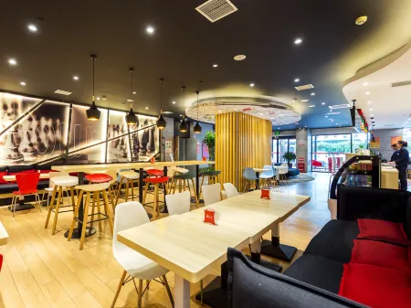 Ibis Hotel (Lanzhou Dongfanghong Plaza Guofang Department) Отели рядом со станцией Lanzhou East Railway Station