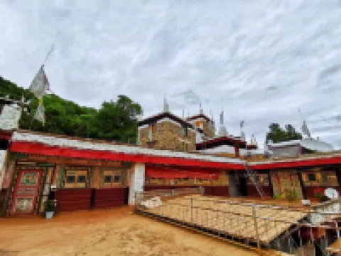 Zangjia Jiedai Brother Guest House