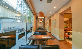 The restaurant features spacious windows and tables in the center, accompanied by an unoccupied dining area at Jingcheng Business Hotel (Beijing Shilihe Metro Station)