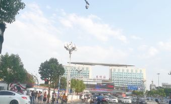 Homeinn Hotel (Kunming Railway Station North Square Yongping Road)