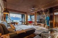 Yuehui Lake View Art Guesthouse