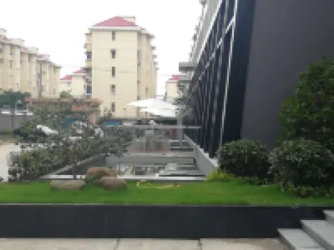 SKYBIRD Hotel (Shanghai Hongqiao Airport & National Exhibition and Convention Center) Hotels near مطار هونغتشياو الدولي، الصالة 1