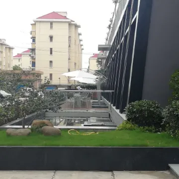 SKYBIRD Hotel (Shanghai Hongqiao Airport & National Exhibition and Convention Center)