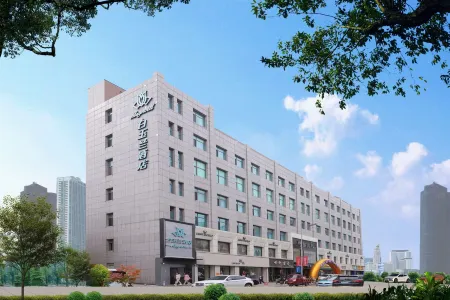 Magnotel (Wafangdian Dakuan Street) Отели рядом с достопримечательностью «Hengshan Ancient College»