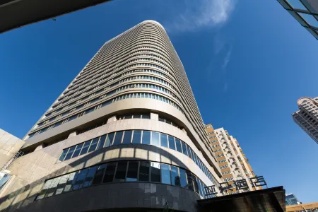 Atour Hotel (Shanghai Hongkou Dabaishu) Отели рядом с достопримечательностью «Fudan University Handan Road Stadium»