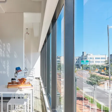 Jeju Pureun Hotel Отели рядом с достопримечательностью «Парк развлечений Seri World»