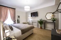 Chic & Town Luxury Rooms Hotels near Trevi Fountain