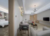 Vienna Hotel(Taihe Baitai Xingma international store) - parking
