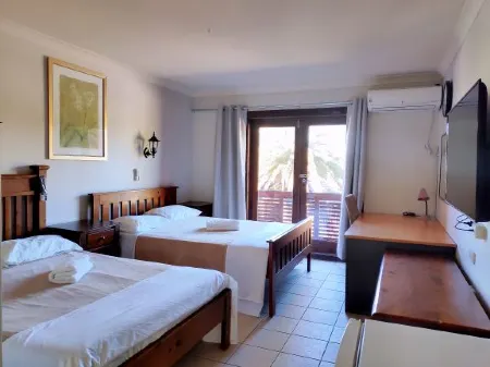 Central Jetty Motel Отели в г. Форрестерс Бич