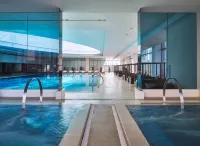 New World Dalian Hotel - Swimmingpools