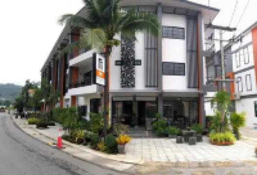ي بي جراند كامالا هوتل Hotels near بوكيت فانتا سي