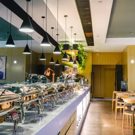 Paco Hotel (Guangzhou Jiantai Road Metro Station) Отели рядом с достопримечательностью «Стадион «Яньцзыган»»