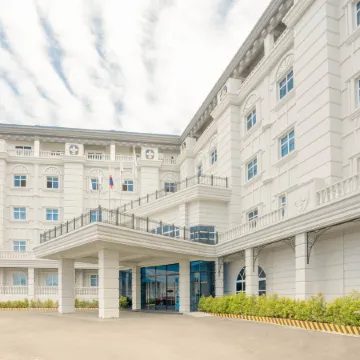 The Monarch Hotel