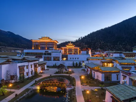 Evergrande Hotel, Nyingchi Отели рядом с достопримечательностью «Zhaxigangcun»