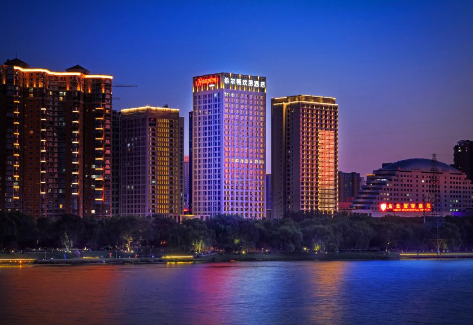 Hampton by Hilton 대표 이미지