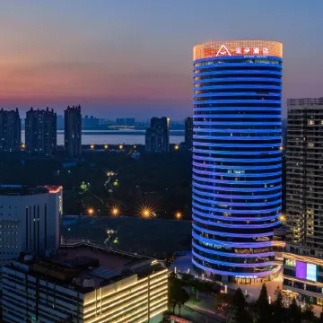 Atour Hotel (Wuhan High speed Railway Station Qingshan Heping Park Subway Station ） Отели рядом с достопримечательностью «Железнодорожный вокзал Ухань»