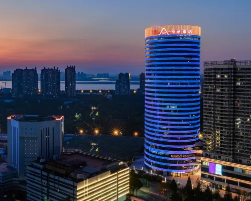Atour Hotel (Wuhan High speed Railway Station Qingshan Heping Park Subway Station ） Hotels near Beach Park