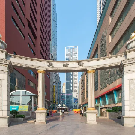Yuexianglai Hotel (Dalian Railway Station Zhongshan Square)