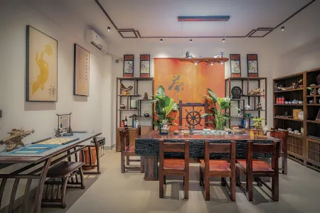 Baishi Chanju Inn Отели рядом с достопримечательностью «Zhuhai College of Science and Technology»