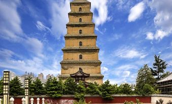 IU Hotel (Xi'an Zhonggulou Square) - Housity