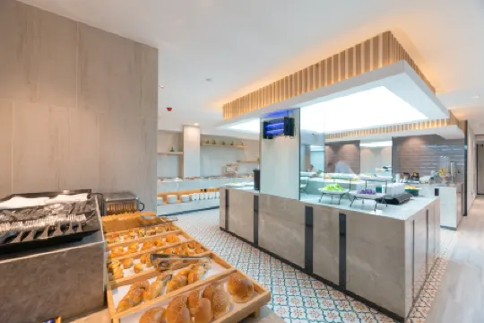 Yiwu Mankalan Hotel (International Trade City Xinguanghui Branch) Отели рядом с Аэропорт Иу