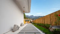 Floral Hotel·Jiuhua Mountain Pusu Lanshan Hotel (The Main Store of the Temple of the Body) Hotels near Roushen Temple