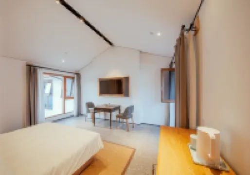 Jiujianfang Homestay (Luoyang Yingtianmen Mingtang Scenic Area)