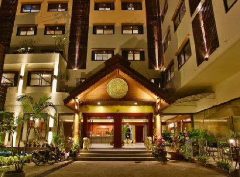 โรงแรมท่าแพเพลส