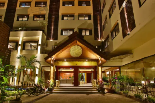 โรงแรมท่าแพเพลส โรงแรมใกล้ฮีส แอนด์ เฮอ เทเลอส์ เฮ้าส์