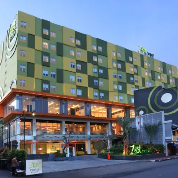 Zest Sukajadi Bandung by Swiss-Belhotel International Hotels near Paris Van Java