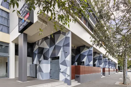 Meriton Suites Waterloo