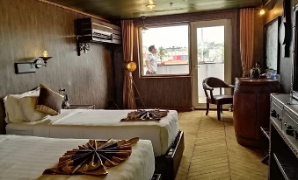 Vintage Luxury Yacht Hotel