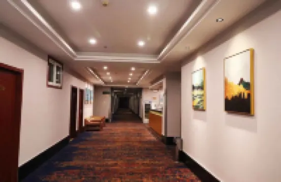 Huilan Hotel (Yantai Railway Station Dayuecheng)