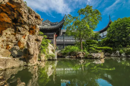 Royal Garden Hotel Отели рядом с достопримечательностью «Chuansha Ancient Town»