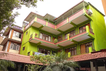 Hotel Green Horizon Отели рядом с достопримечательностью «Trailokya Mohan Narayan Temple»