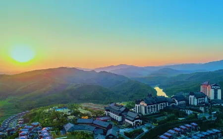 Xilegu Hotspring Holiday Hotel Отели рядом с достопримечательностью «Tangtang Ancient Dwellings»