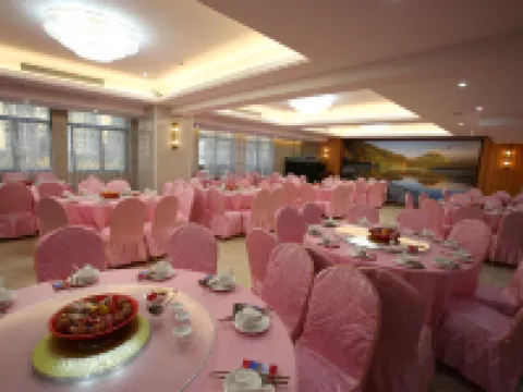 Donghu Hotel Hotels in Shouning