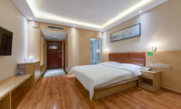 Super 8 Hotel (Weifang Lutai Convention & Exhibition Center Gudejin)